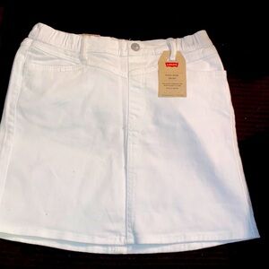 Levi’s white denim skirt in a size small